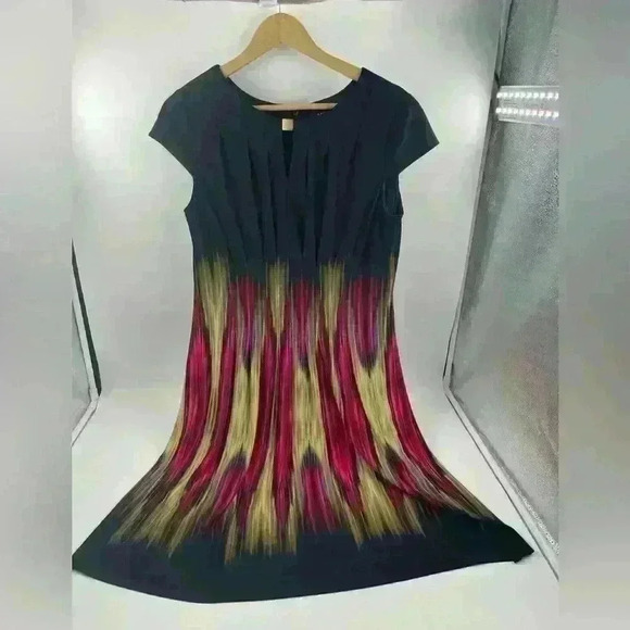 Tahari Arthur Levine Size 10 Cap Sleeve Keyhole Neck Pleated Sheath Dress Black - Picture 11 of 11